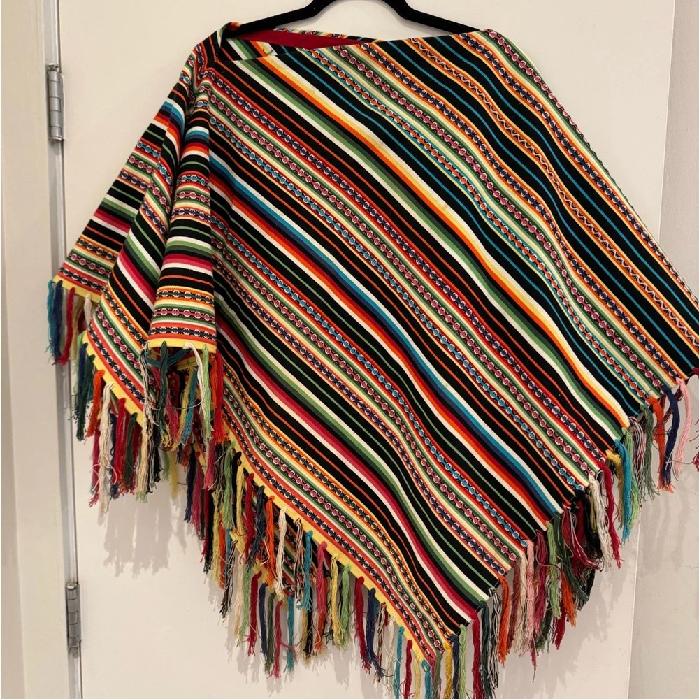 Stunning vintage handcrafted peruvian Multicolor Striped Poncho. Thick fabric. - Picture 7 of 7